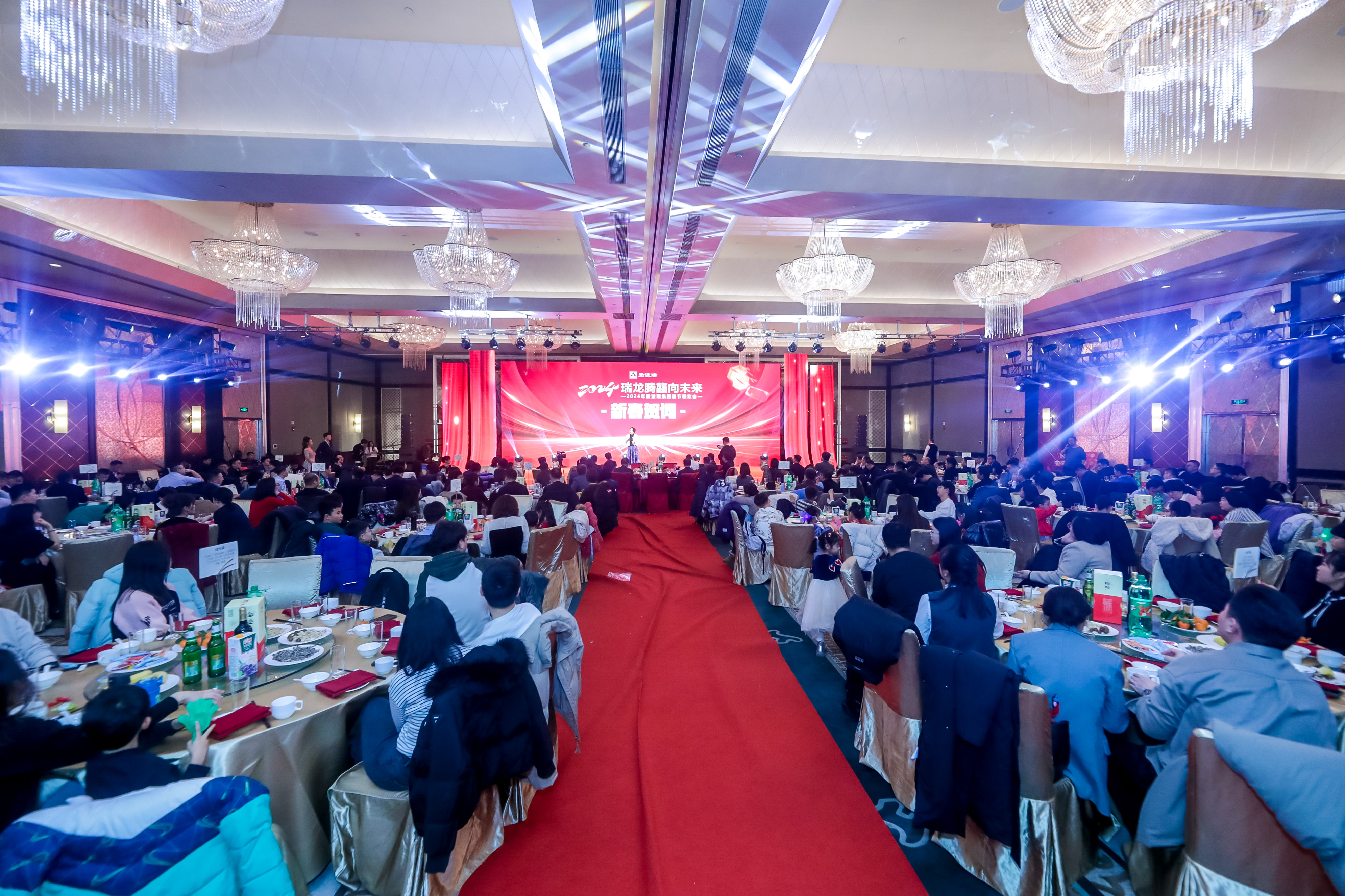 龙年耀出彩！新百胜集团新春大联欢津彩泛起