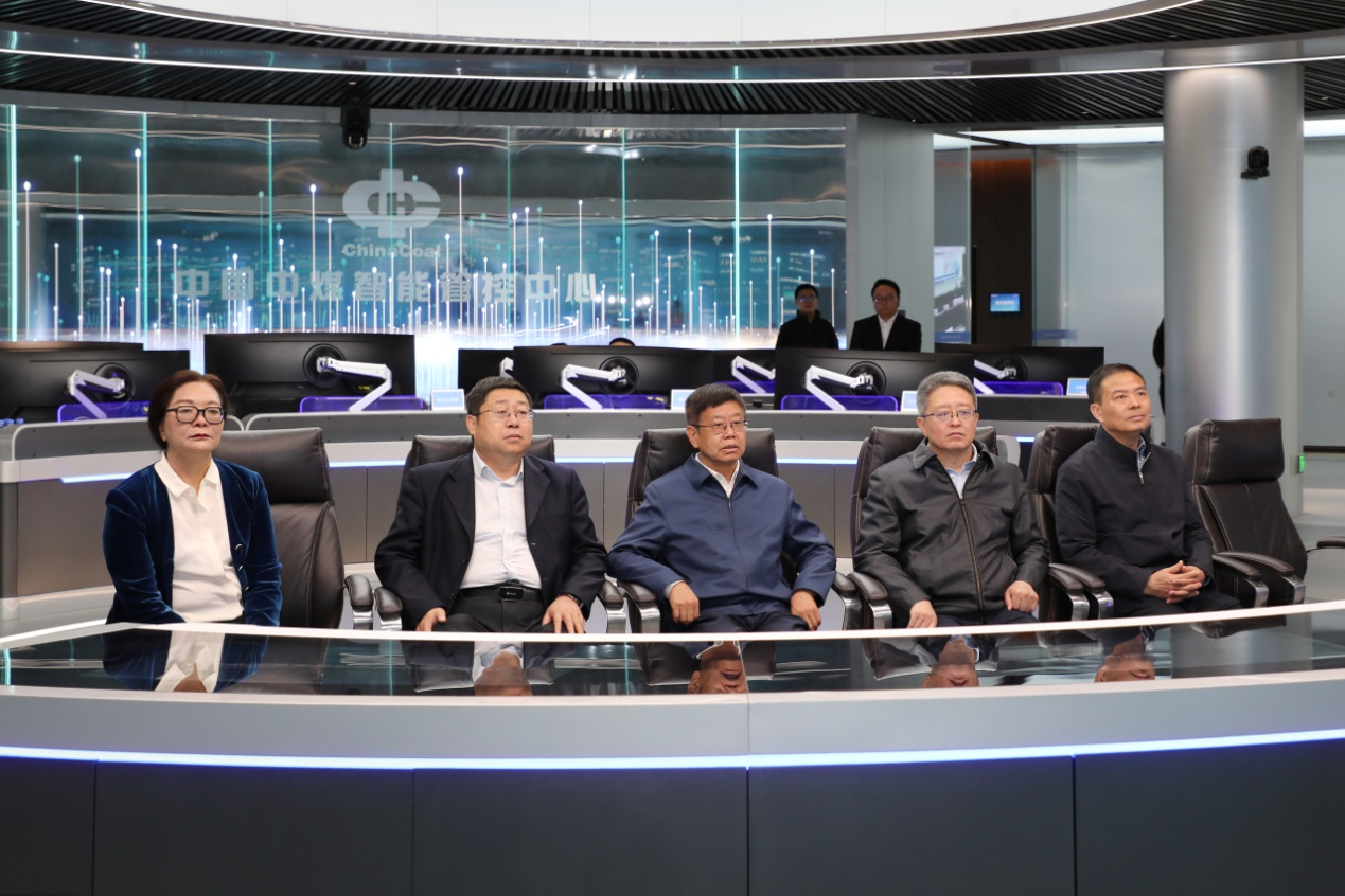 中企研与中煤集团座谈交流，，， 共探高质量生长新路径！中企研副会长、新百胜集团董事长王洪艳参会